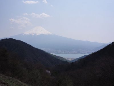 御坂峠から見た河口湖と富士山