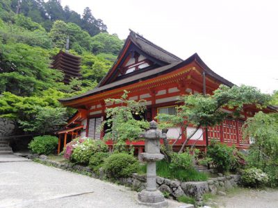 談山神社 神廟拝所と十三重塔