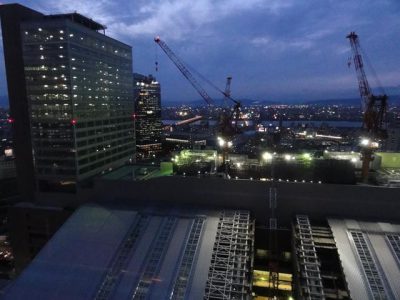 アクティから新北ビルを臨む