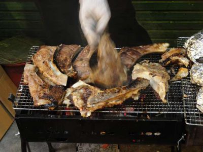 マグロのカマ焼き、見切れてるのが尾の身