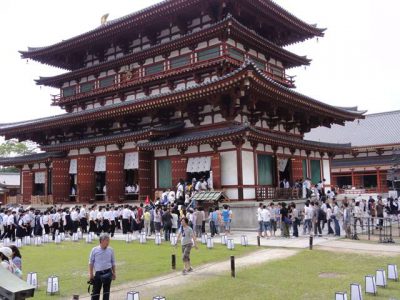 薬師寺金堂 凄い人出