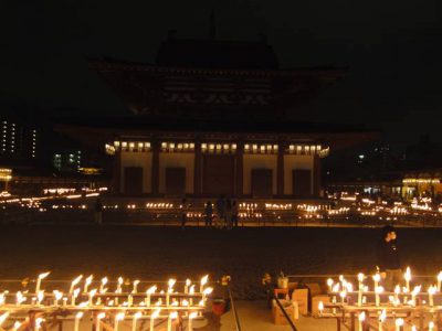四天王寺金堂と万灯供養のロウソク