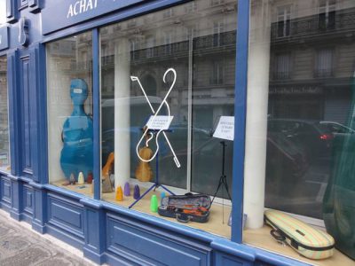 Europe駅近くのバイオリン屋
