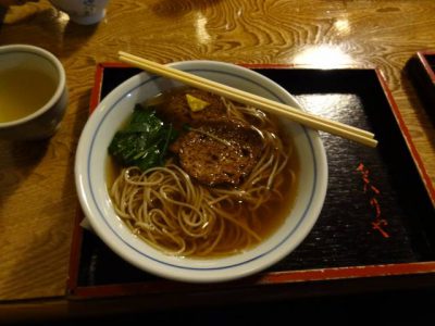 利休そば（食べかけ）