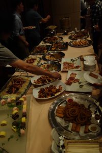 パーティーでの食事