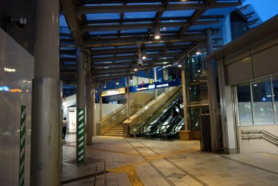 閉鎖予定の階段とエスカレーター