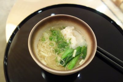 ワンタン麺（食べかけ）