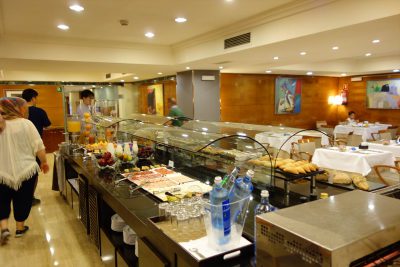 ビュッフェ式の朝食