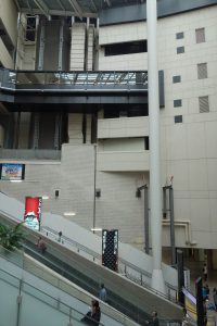 難波駅の大階段20161021