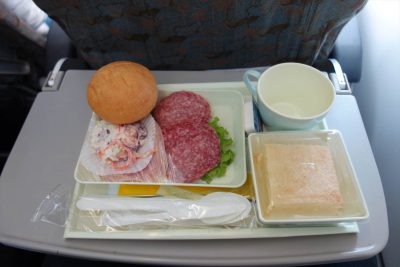 VN837便の食事