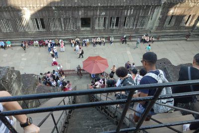第三回廊への階段を上から