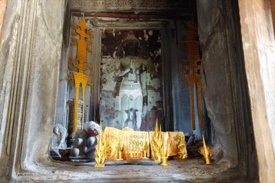 中央祠堂の仏陀像