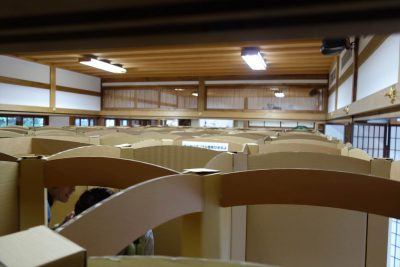 ダンボール迷路巡礼