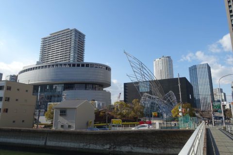 大阪市立科学館と国立国際美術館と大阪中之島美術館