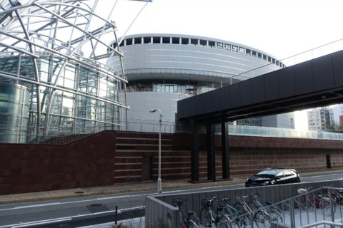 国立国際美術館に繋がるデッキ