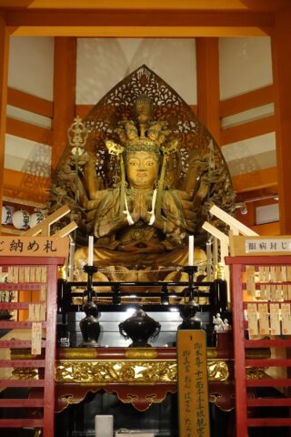 本尊 十一面千手観音坐像
