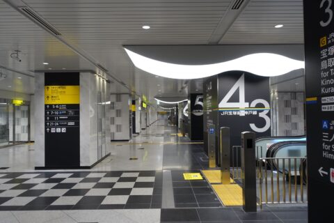大阪駅西口コンコース