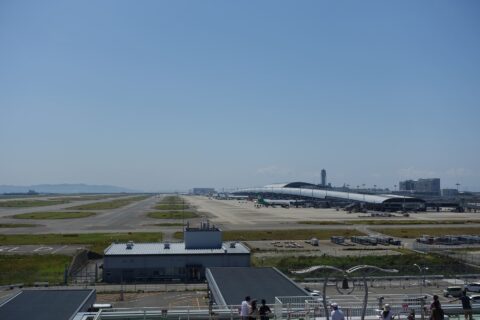 関空展望ホールからの関空第1ターミナル方向