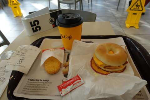 アメリカのマクドナルドの朝マック