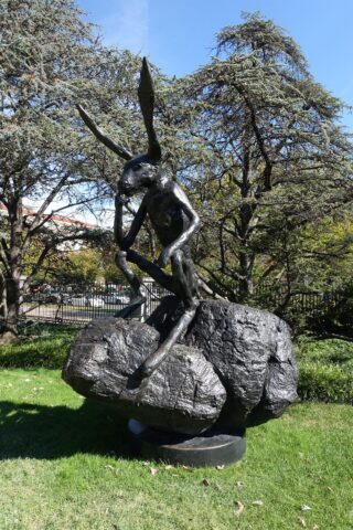 バリー・フラナガン Thinker on a Rock