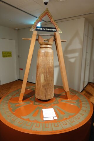ラオス館の木鐘
