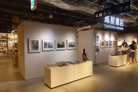 京都蔦屋書店アートウォール