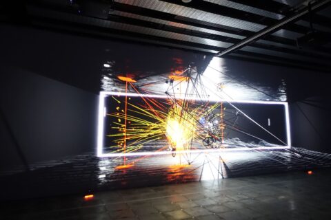 連続する共鳴 真鍋大度新作個展