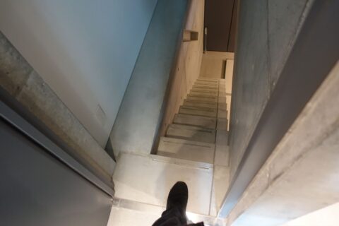 地下への階段
