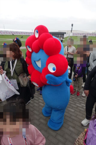 動くミャクミャク