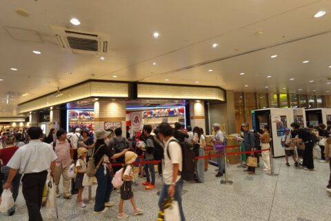 新大阪駅の万博オフィシャルショップ