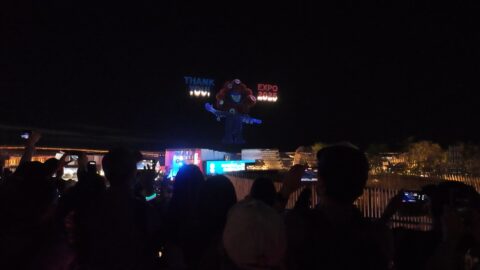 ドローンショーのミャクミャク