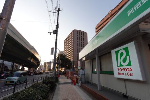トヨタレンタカー前